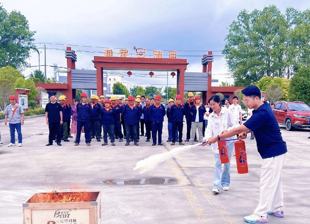 亞新公司開展消防應(yīng)急演練，筑牢安全生產(chǎn)防線